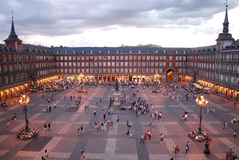 plaza mayor architecture.